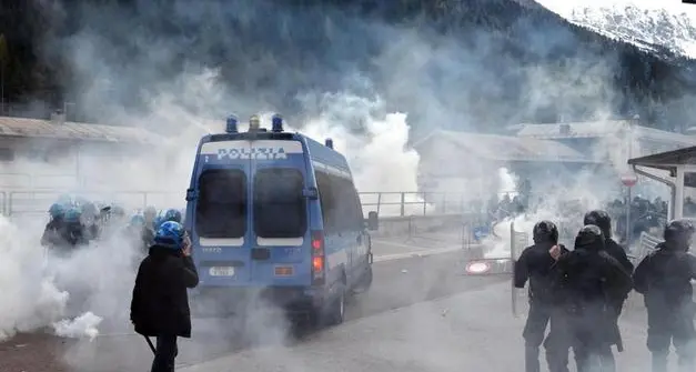 Disordini al Brennero, condannati in appello 63 anarchici: pene per 129 anni di carcere