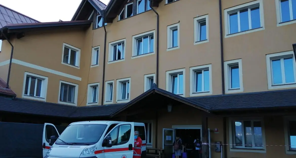 Focolaio di Cesenatico, 18 ancora positivi. Per altri 17 ragazzi finisce l’isolamento a San Vito