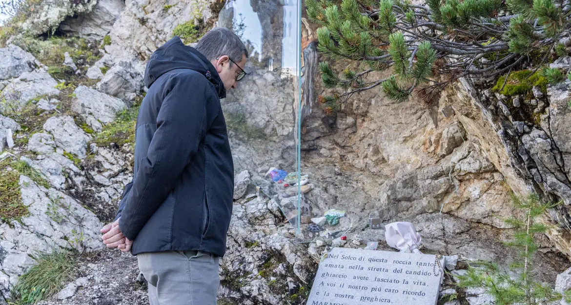 Marmolada, cerimonia di commemorazione delle vittime. Fugatti: «Studi approfonditi sul ghiacciaio»