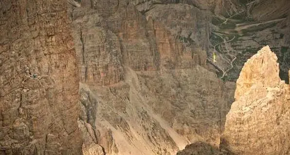 Famiglia dispersa sulle Tre Cime di Lavaredo, notte all'addiaccio sotto il temporale