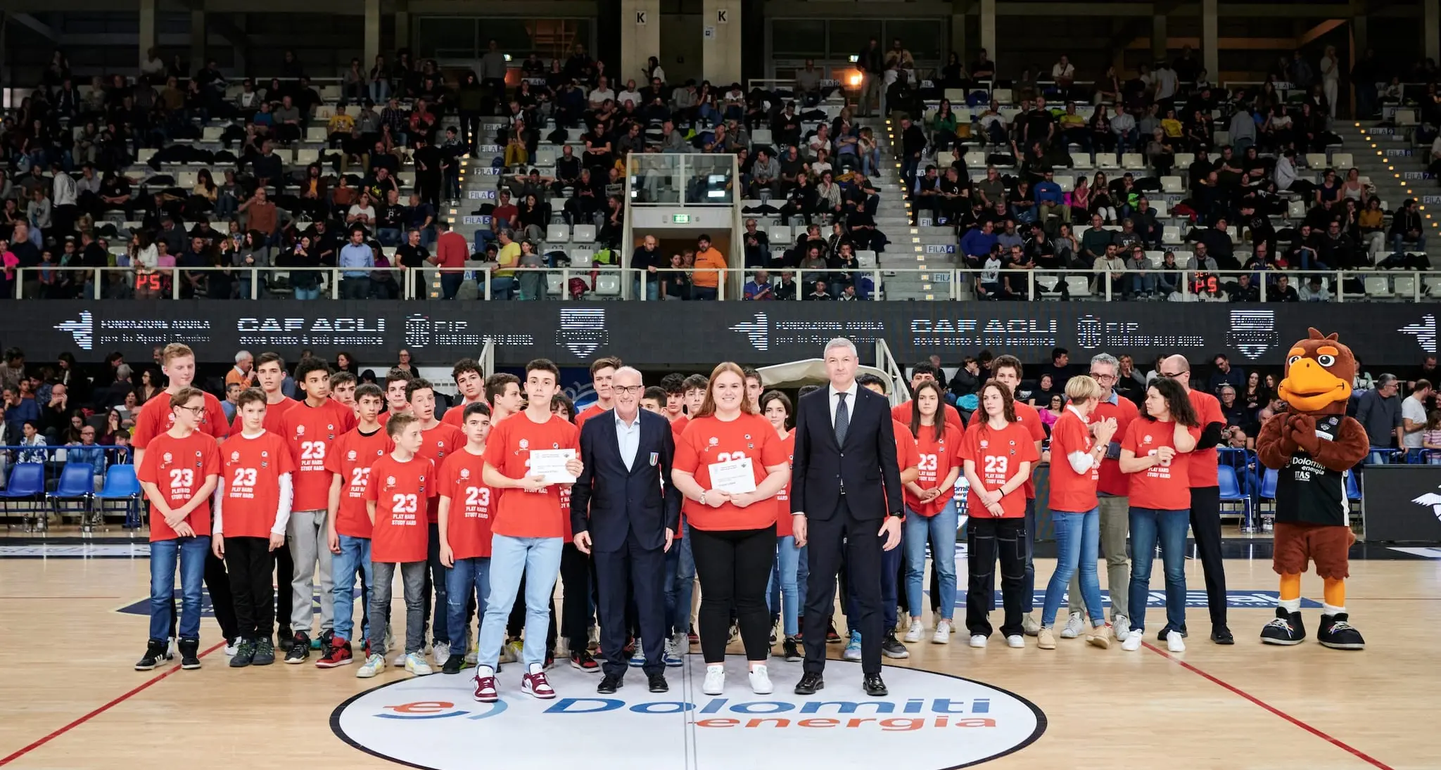 Alla partita dell’Aquila Basket di domenica verranno consegnate le borse di studio in memoria di Manuel Bobicchio