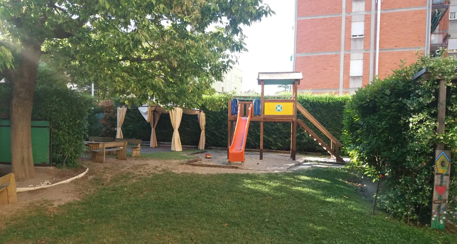 Materna La Clarina, sezioni ridotte a due: bambini esclusi, monta la protesta nel quartiere