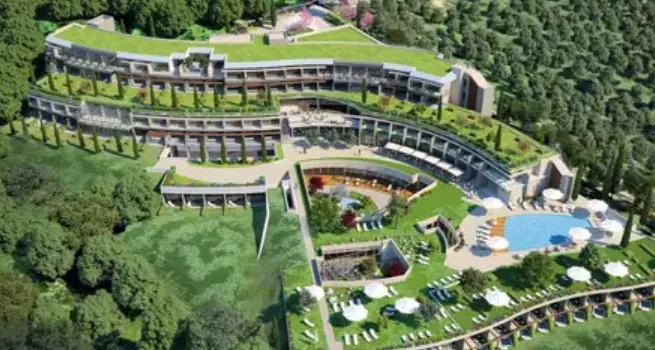 A Salò apre un hotel 5 stelle con grande parco e un esclusivo drive-in