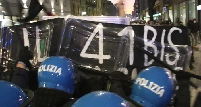 Scontri con la polizia a Milano, anarchici trentini fra gli 11 denunciati