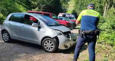 Moena, novantenne fa manovra e cade in retromarcia nel bosco: ferita anche la moglie