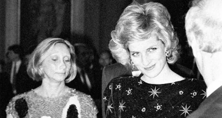 Un abito di Lady Diana fa il record all'asta: venduto per 1,15 milioni di dollari