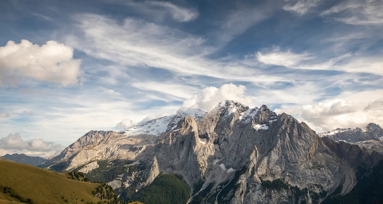 La Sat: “Marmolada luogo di elezione per l’alpinismo, niente impianti”