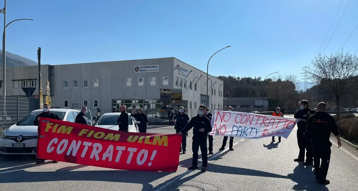 Rovereto, al presidio della Sicor anche i colleghi di altre fabbriche