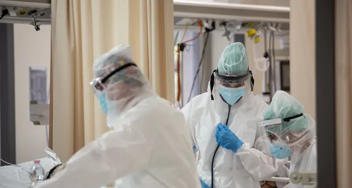 Skipass gratis e bonus prima casa ai medici che vengono a lavorare in Trentino. L’ira dei sindacati