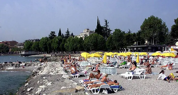 Il lago di Garda e il caso del divieto di balneazione disatteso