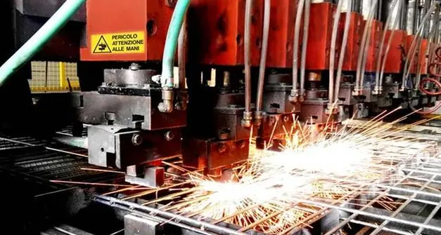Colpito dall’esplosione alla Metallurgica Ledrense, morto uno dei due ustionati