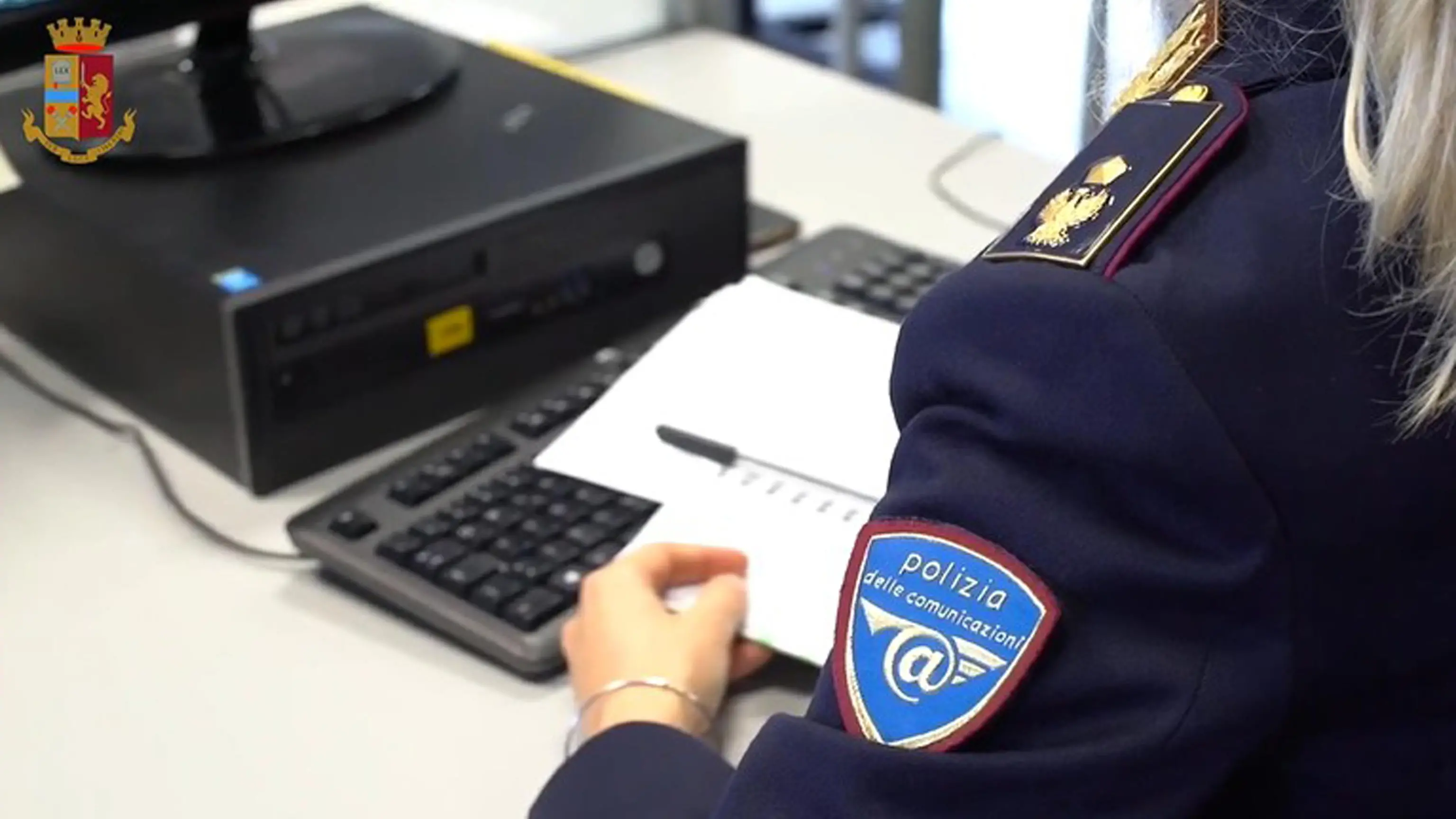 POLIZIA / 111
