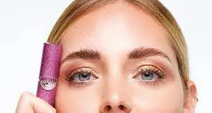 Chiara Ferragni, proteste dei clienti per i ritardi nelle consegne. La società: «Colpa del boom per il Black Friday»