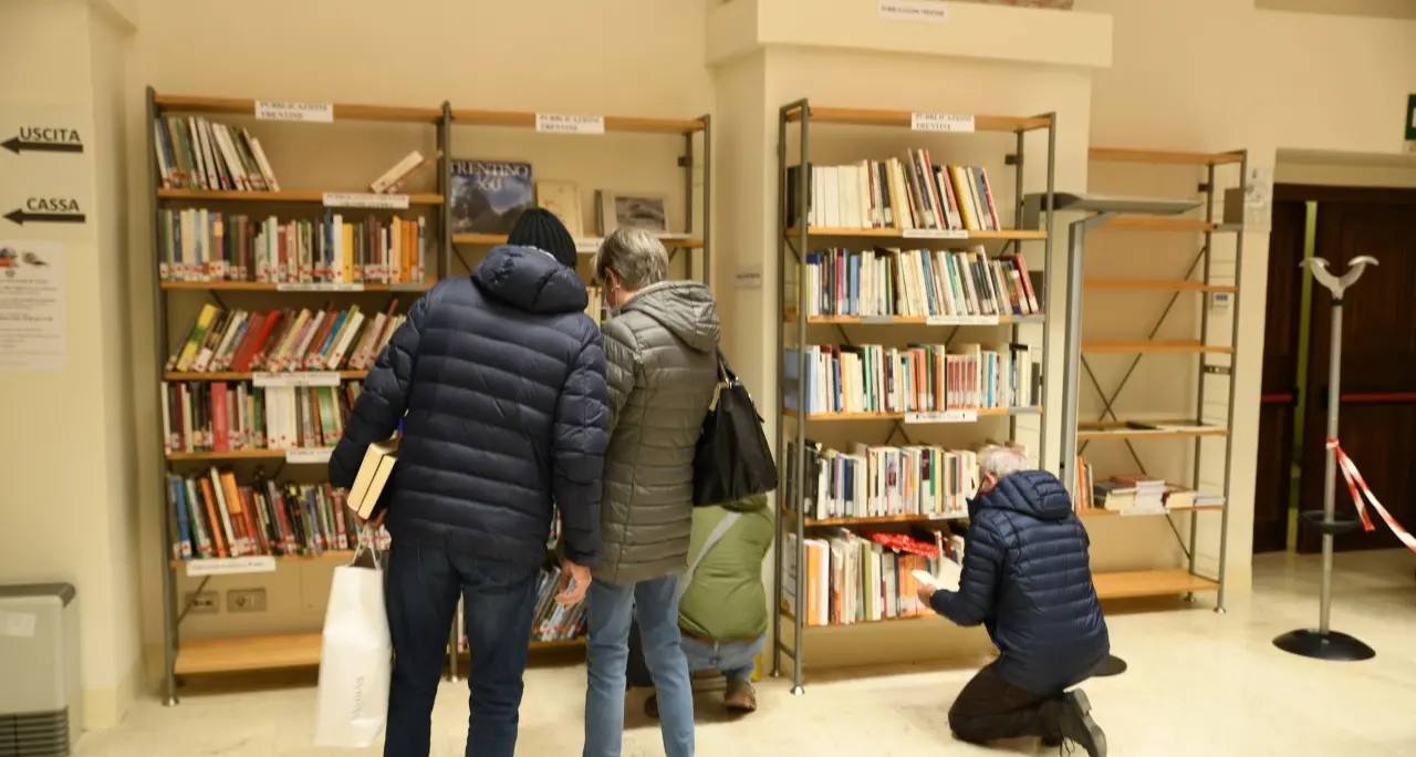 I libri della biblioteca di Trento in “svendita” ad un euro