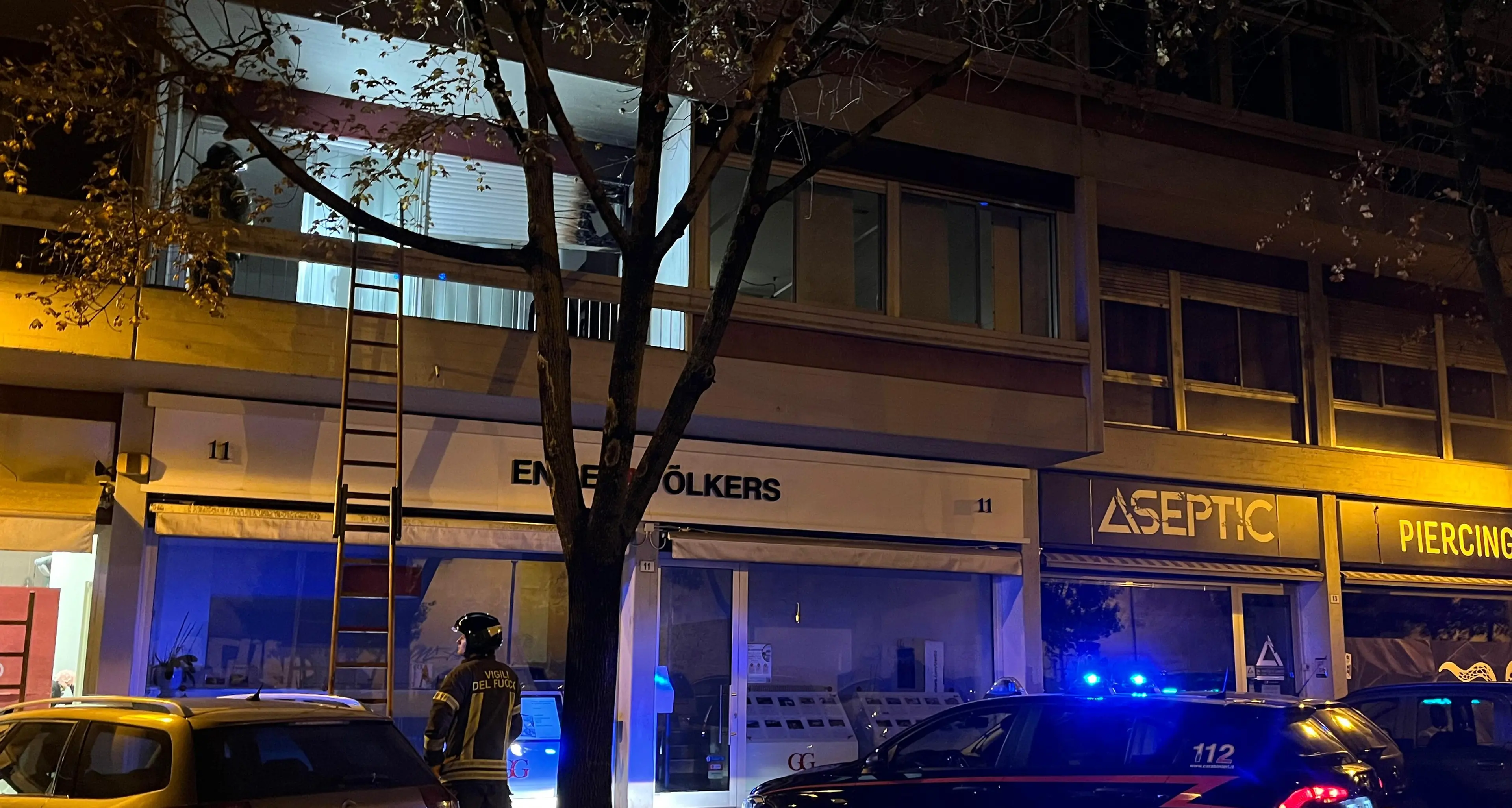 Trento, coltre di fumo e incendio in Via Pilati