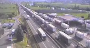 Tamponamento tra camion sull'A22, un ferito grave e lunghe code