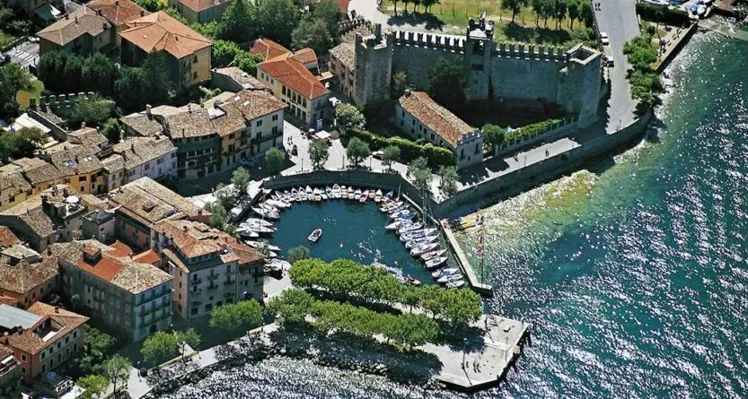 Torri del Benaco, il centro gardesano vuole diventare città