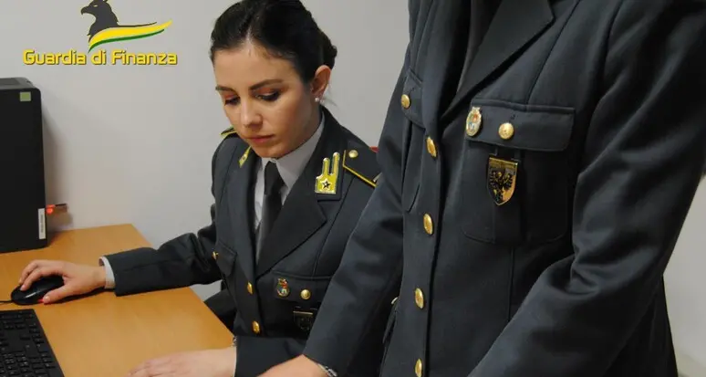 Trento: rubano 2 milioni di eredità in dieci anni, tre indagati