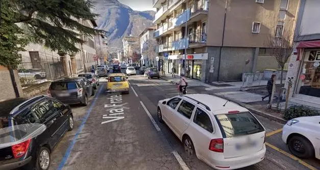 Via Perini, tra un anno la ciclabile: resteranno due corsie, addio a 34 parcheggi