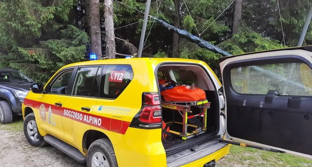 Dolomiti di Brenta: bloccati in parete dal maltempo, recuperati dal soccorso alpino