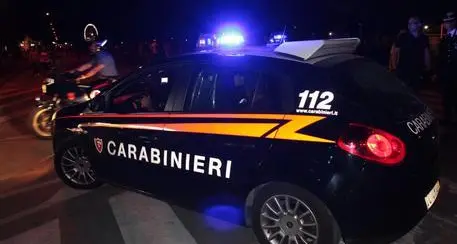 Ubriaco alla guida con la patente sospesa: fermato dai carabinieri