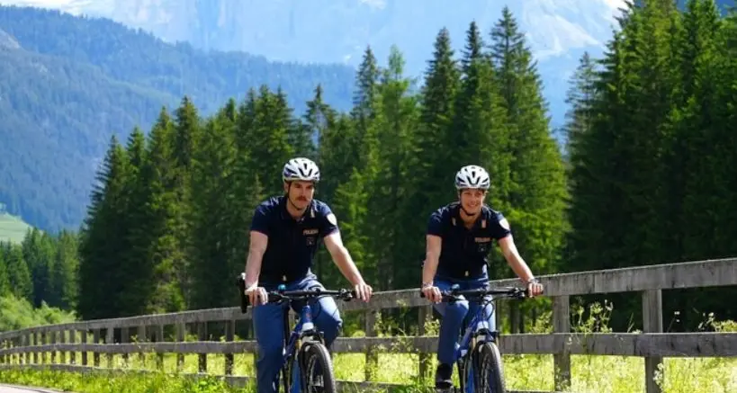 Trento, poliziotti in ebike per presidiare le scuole