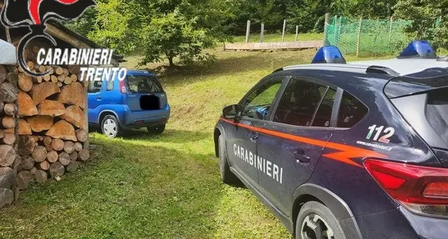 Ubriaco alla guida, gli fermano l’auto e lui ne ruba una per strada: denunciato un 20enne in Rendena