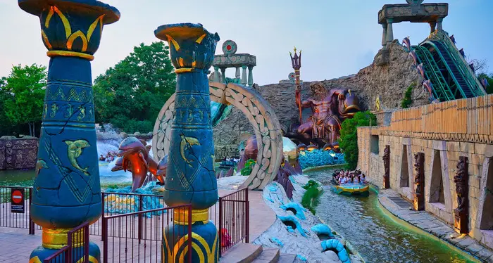 Gardaland, cinquantesimo deluxe: nuovo logo e una nuova attrazione