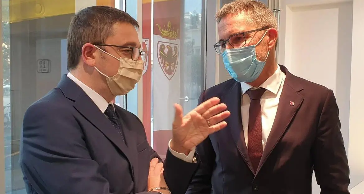 Compensi A22, muro delle opposizioni in consiglio regionale. E Fugatti si arrabbia