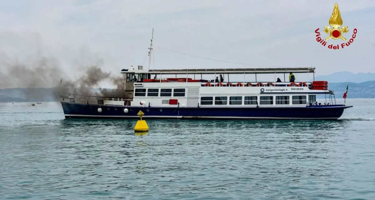 Incendio a bordo del traghetto sul lago di Garda: ma è un’esercitazione