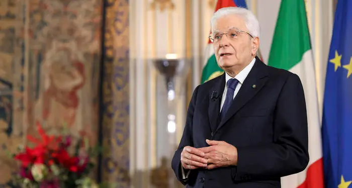 Mattarella: «grazie a chi si vaccina fidandosi della scienza»