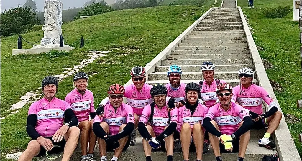 Giro d’Italia: anche la squadra di 'VaccinarSì' pedala nella tappa trentina