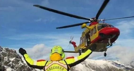 Biker cade sulla pista di downhill in val di Fassa: interviene l’elicottero