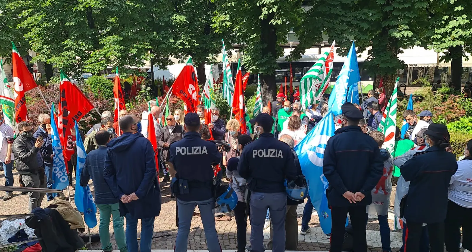 Flash mob dei sindacati a Trento: “Fermiamo la strage nei luoghi di lavoro”