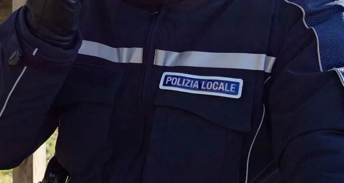 Comandante della polizia locale ma con una laurea falsa: ora dovrà restituire 918.000 euro