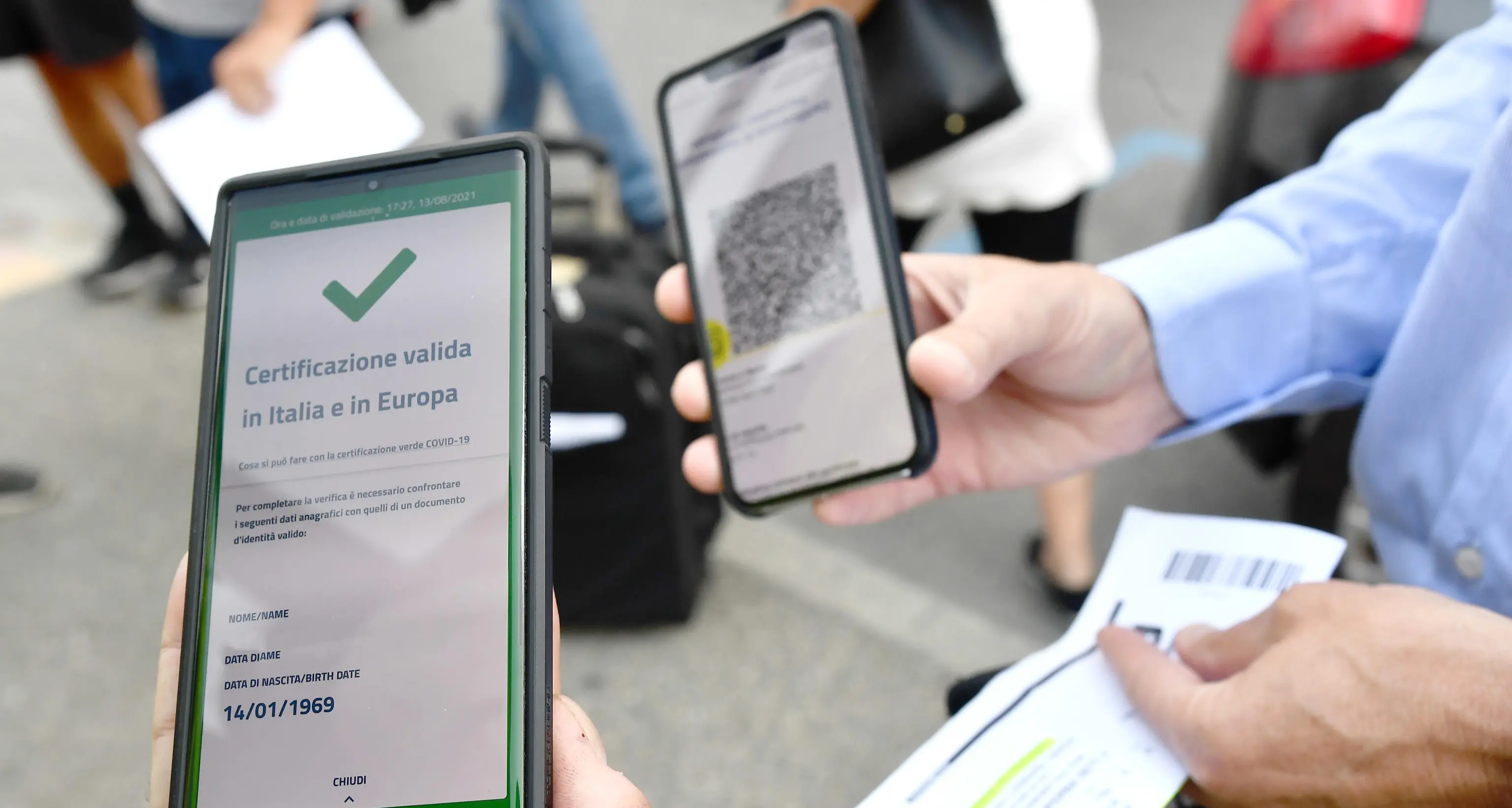 Green pass, da oggi obbligo su bus, aerei, treni. Cabinovie e funivia al 50% con mascherina