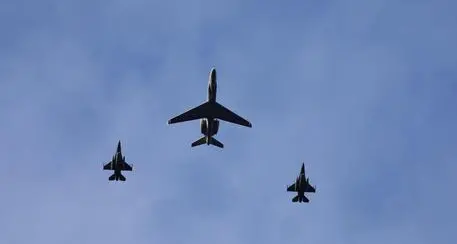 Volo militare nel cielo della val di Fiemme: erano F-16 del Belgio