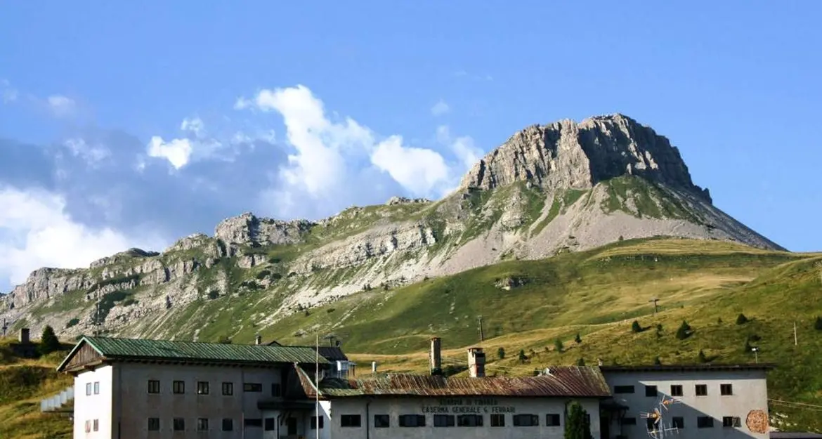 Passo Rolle, la “bruttura” (finalmente) sarà demolita e ricostruita