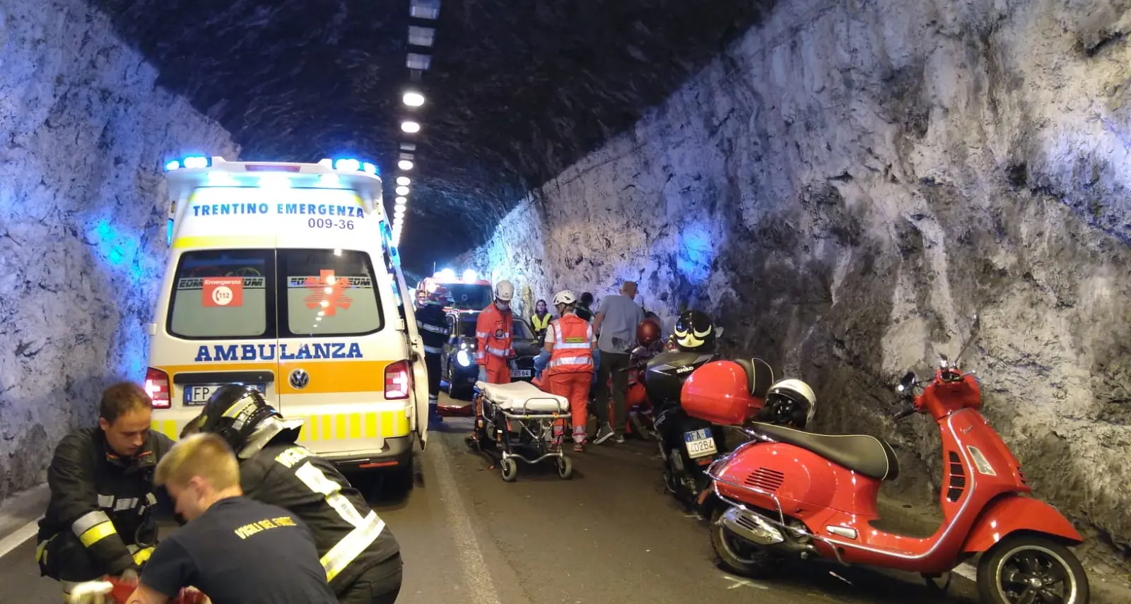 Incidente stradale a Riva, una motociclista in ospedale: traffico in tilt