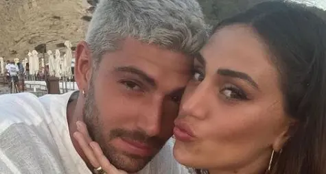 Cecilia e Ignazio quasi “naufraghi” al largo di Ibiza: disavventura e panico a bordo del gommone