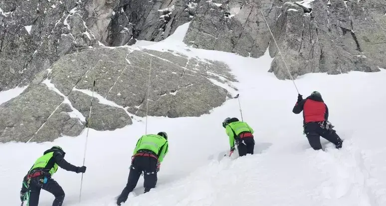 Neve e pioggia: sospese le ricerche dell'alpinista disperso in Trentino