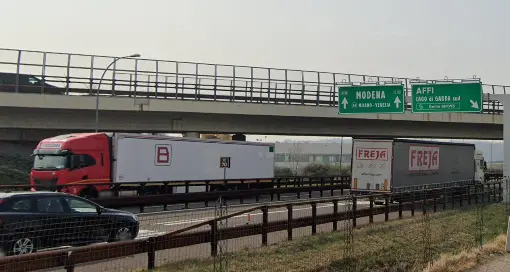 Traffico, Affi e Peschiera si ribellano alla morsa dei Tir sulla Sr 450