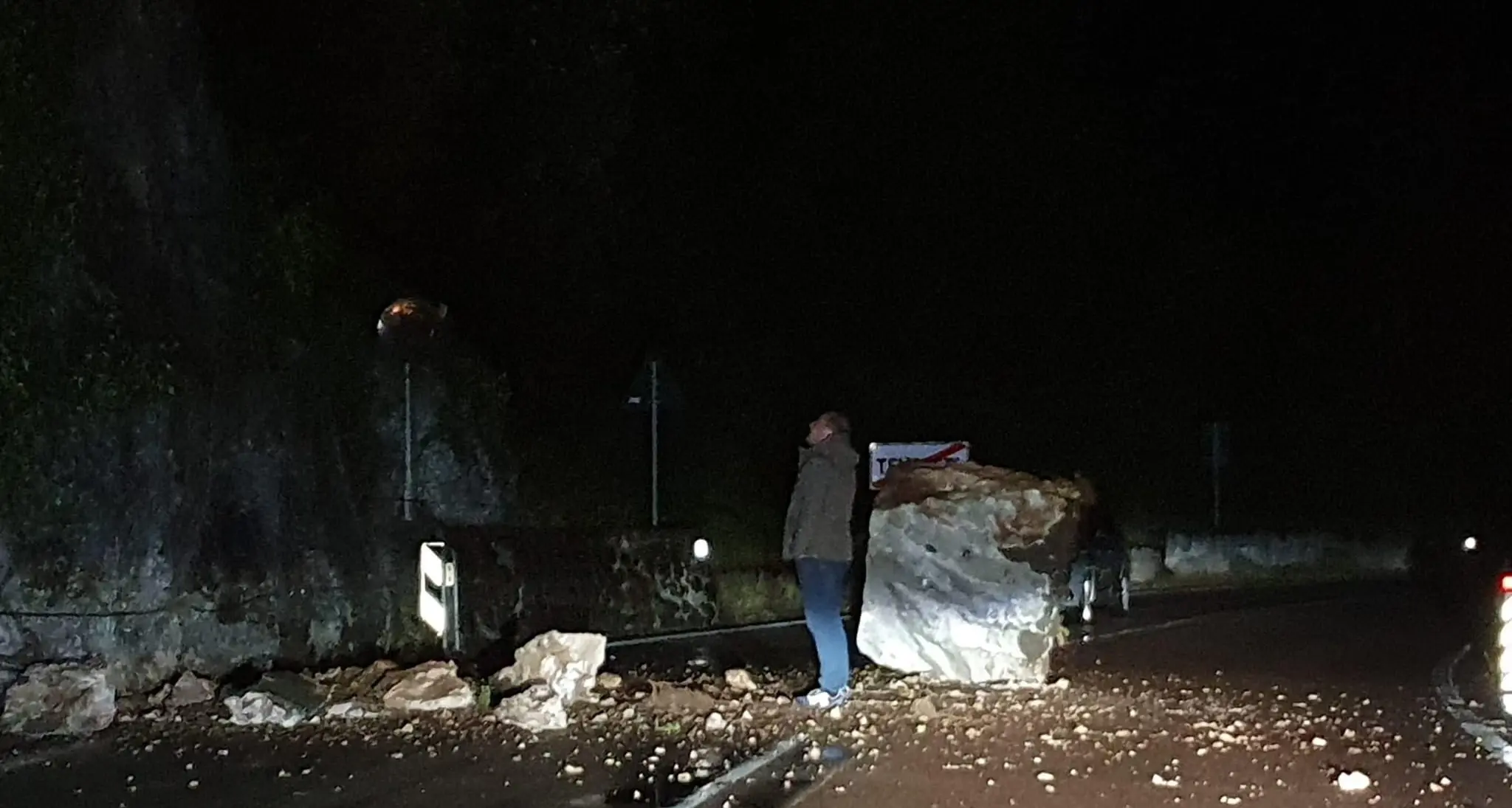 Frana a Tempesta: statale della Gardesana orientale chiusa tra Torbole e Malcesine