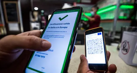Green pass falsi: 120 acquirenti, anche in Trentino e Alto Adige