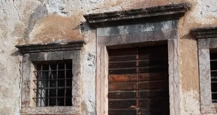 Povo, i vandali prendono di mira la chiesetta di Sant’Agata. Era stata restaurata da poco