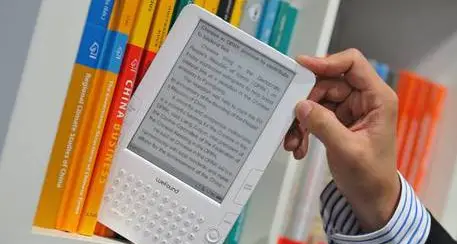 Il Covid fa crescere la febbre per gli e-book in Trentino: boom di utenti per la biblioteca online
