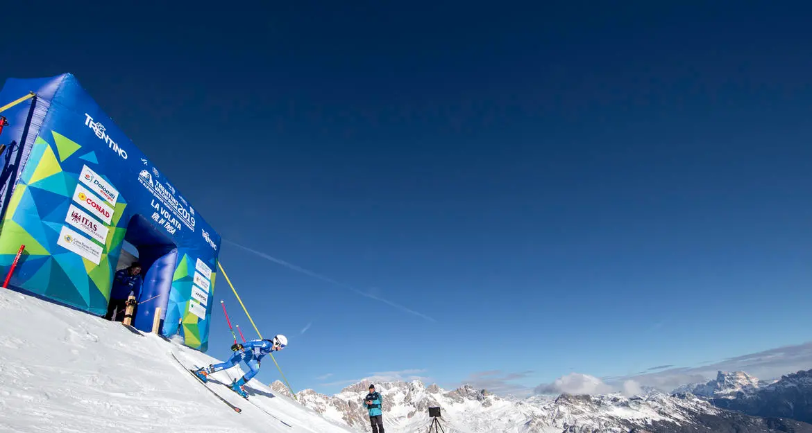 Val di Fassa, oggi lo storico debutto in Coppa del mondo: via alla tre giorni di gare femminili. E in Bulgaria De Aliprandini torna in pista dopo l’argento mondiale