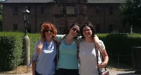 Vigilessa uccisa a Temù: le due figlie e il terzo indagato restano in silenzio davanti a gip