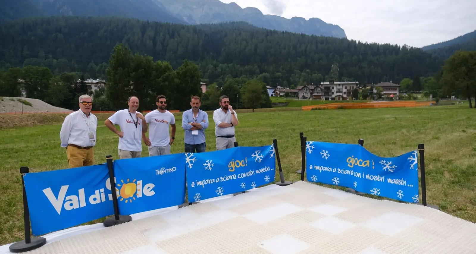 Maestri di sci, un esercito di “ambasciatrori del turismo” in Trentino. Anche d’estate