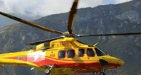 Castel Condino, scivola e cade in un dirupo mentre taglia la legna